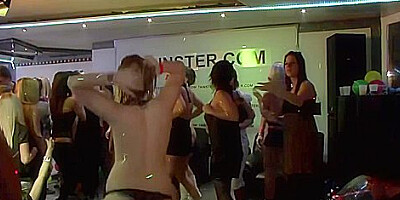 Dunia Montenegro, Lili Sweet And Mia Angel In Club Cunts 5 - Cam 2