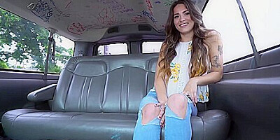 Peter Green, Sofie Reyez Money Loving Latina Takes A Ride / 22.8.2018