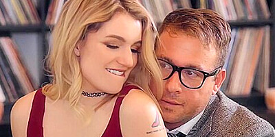 Abby Adams Pound Her Drums / 25.5.2019