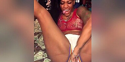 Snap Chat In Ass In Da Club