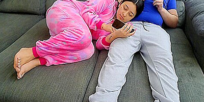 Stepsister Sucks Stepbrother And Eats His Sperm While He Plays Video Games