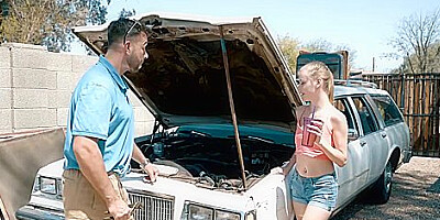 Hannah Hays And Chloe Cherry - Jizzwold Family Vacation