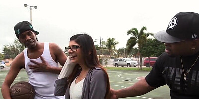 Mia Khalifa wants to take it deep by a pair of black men