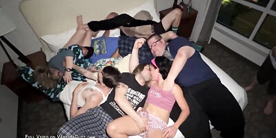 Vanessa Cliff's bisexual group sex dirt by Verified Amateurs