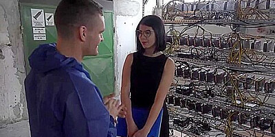 Controls Her Bitcoin Farm - Lady Dee And Max Dior