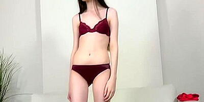 Sunny Honey - Tall Model Starts Work With Blowjob