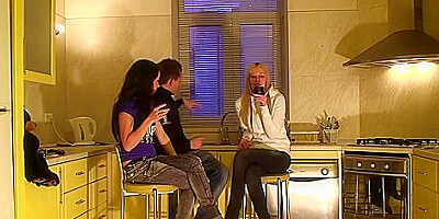 Kitchen Amateur Sex Video With Ilya And Cindy Jays