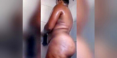 South Africa Sugar Mummy Taking A Shower