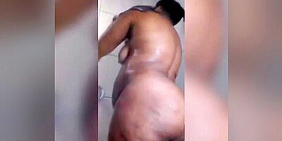 South Africa Sugar Mummy Taking A Shower