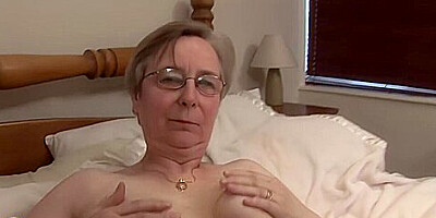 Anne In Naughty Matue Slut Playing With Her Pussy