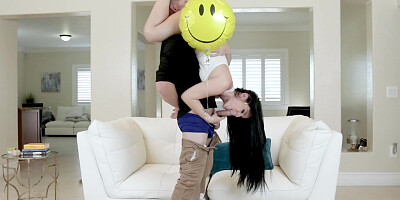 Brunette doesn't bring balloons and offers sex as compensation