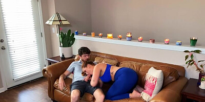 Siri Dahl and Liam Lilly are having sex on te coach