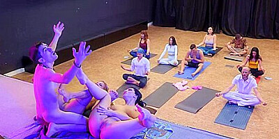 Silvia Dellai, Jordi El Nino Polla And Kira Queen - Casa Jordi 3 / 6.4.2022