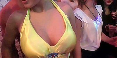 Blowjobs And Titty Fucks Between Strangers Livens Up Party