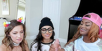 Arcade Girls - Avery Moon, Violet Myers And Lola Chanel