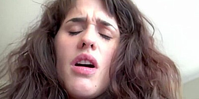 Lucy - Sexting In Espana