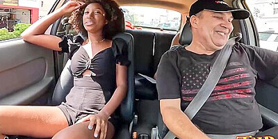 Negra Da Bunda Grande Carioca Pelada Pelas Ruas De Sao Paulo 18 Min