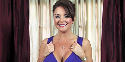 Chic MILF blows best