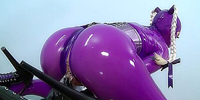 She Looms In Latex - Latex Lucy