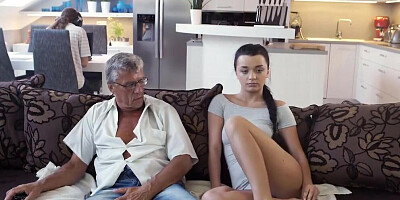 DADDY4K. mujer fabulosa expone manguito al padrastro de boyfriend y se anota