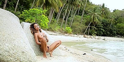 Putri Cinta - Beach Relax