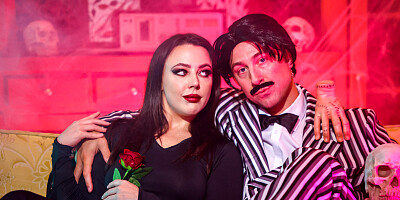 Brunette and her partner are fucking at the cosplay party