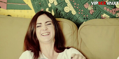 Deluded blonde doesn't scream but joins lovers