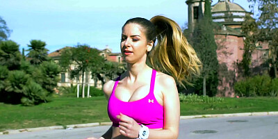 Stella Cox bouncy workout