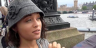 You Get A Quick Blowjob Before Doing Tourist . - Holly Hendrix