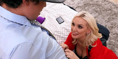 Lack of cock makes the woman seduce the private investigator