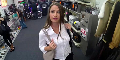 Steaming hot amateur chick gets her pussy nailed hard in the pawnshop