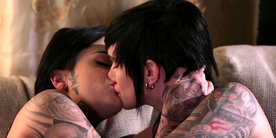 Inked lesbians satisfy each other with cunnilingus