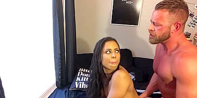 A Hot Babe From The Gym Asked Me To Train Her And We Fucked