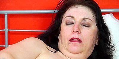 Sabrina Jade - British Big Breasted Housewife Fingering Herself