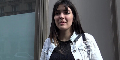 Lola, 18ans, retente le trio