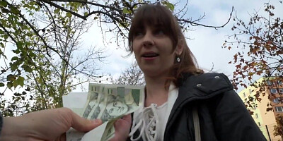 Babe is addicted to carnal fun for money