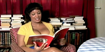 Black hottie Betty Blac masturbates and spanks big ass