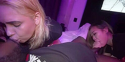 Minnie Scarlet, Jeyla Spice - Suck Dick