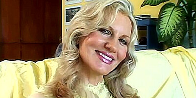 Violet Is One Hot Gilf