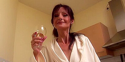 Hot Mature Mama Getting A Warm Creampie - Farah