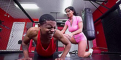 Leila Larocco Fucks The Raging Bull