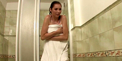 Adulterous GF wants to feel a wrinkly cock deep inside