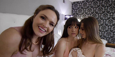 MILF Krissy Lynn has a threesome with two teen girls