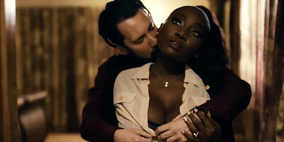 Real estate agent seduces client to close the deal