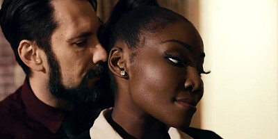 Real estate agent seduces client to close the deal