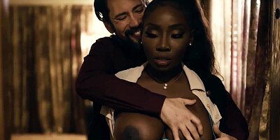 Real estate agent seduces client to close the deal