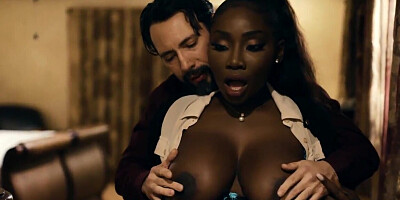 Real estate agent seduces client to close the deal