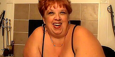 Bonnie Plays With Her Big Pussy