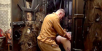 Queue For Cousin 3 14