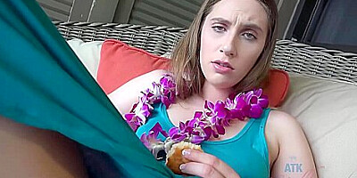 Niki Has The Best First Day In Hawaii! With Niki Snow